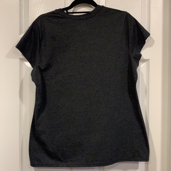 3 New & Like New Athletic Vneck Tees XL - Picture 8 of 13